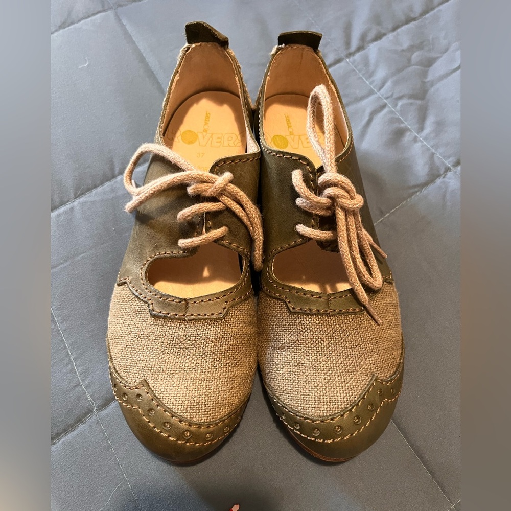 Rover’s womens shoes size 7